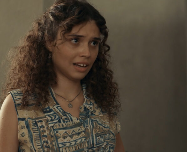 Flor (Julia Lemos) em Renascer