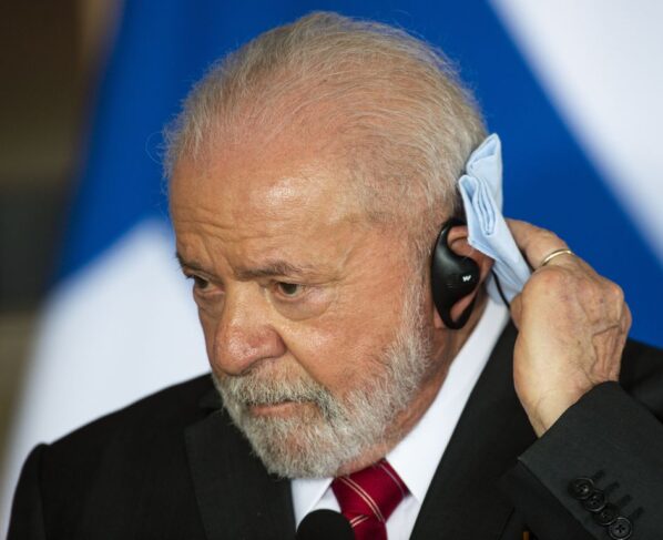 Brasília (DF), 01/06/2023 - O presidente Luiz Inácio Lula da Silva durante declaração à imprensa após reunião com o  presidente da Finlândia, Sauli Niinistö,  no Palácio do Itamaraty. Foto: Marcelo Camargo/Agência Brasil