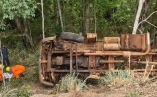 Jovem pula de caminhão para se salvar de acidente e morre com ferimentos graves em MT