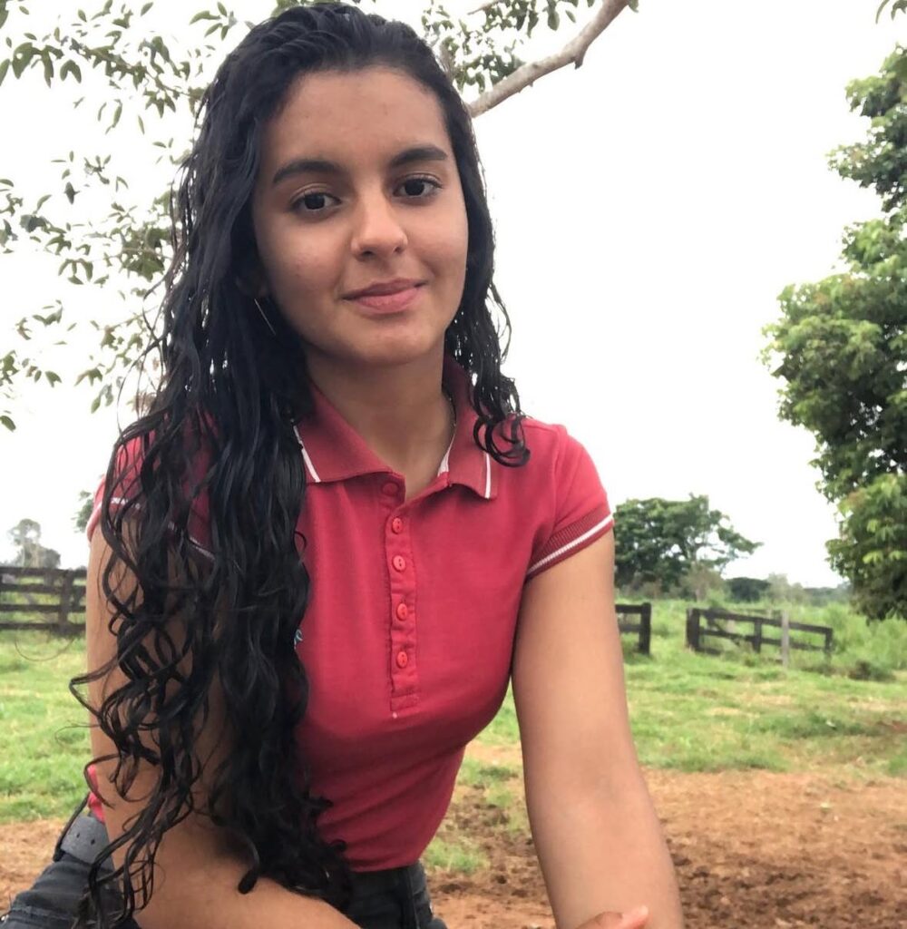 Yasmin Leite na lavoura de café