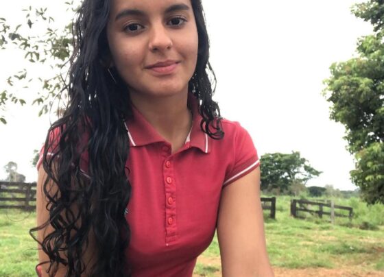 Yasmin Leite na lavoura de café