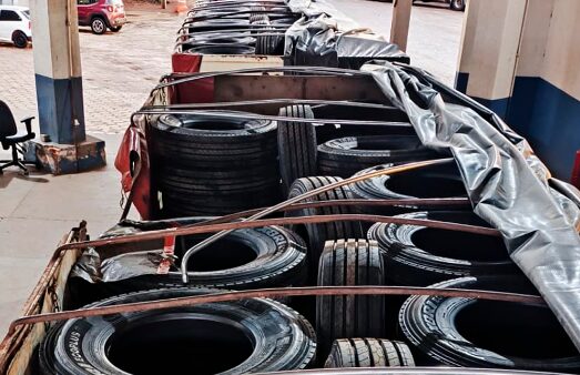 Carga com 312 pneus sem nota fiscal é retida pela fiscalização da Sefaz MT