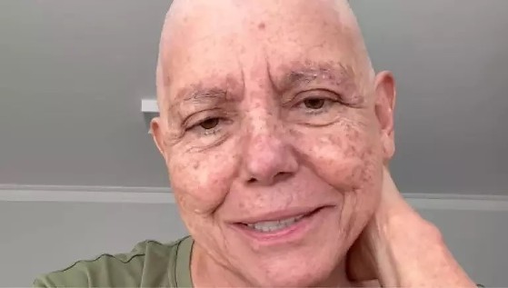 Roseana Sarney, deputada federal e ex-governadora do Maranhão, foi diagnosticada com câncer de mama agressivo.