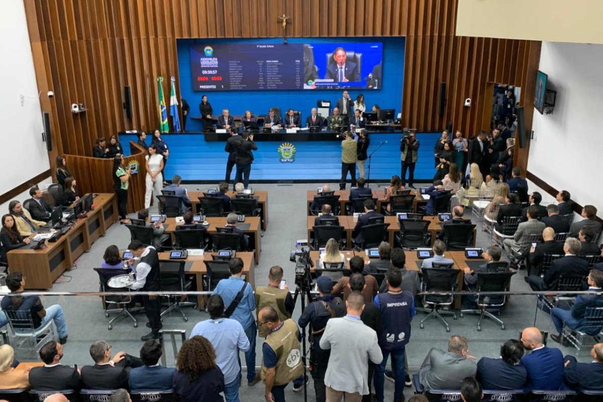 Chuva marca abertura do ano legislativo e discurso de Riedel