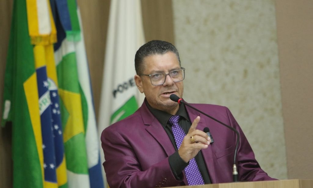 Vereador cobra substituição de tampas de bueiros de bairro populoso