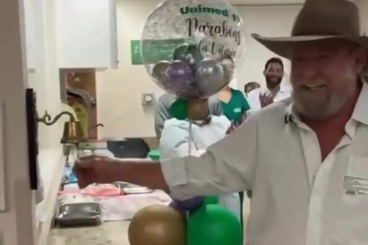 Nelson Barbudo toca o 'sino da vitória' após seis meses