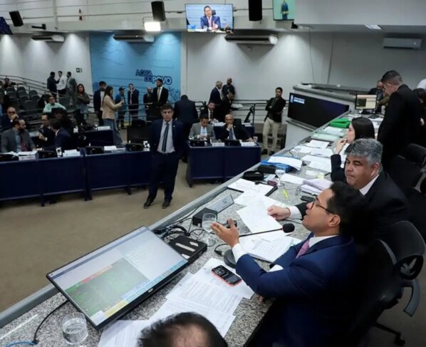 Vereadores durante a sessão que derrubou o veto. (Foto: Izaias Medeiros/Câmara Municipal de Campo Grande)